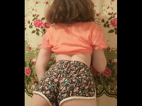 ❤️ Секси младо бебе кое ги соблекува шорцевите пред камера ☑ Прекрасно порно кај нас ️❤